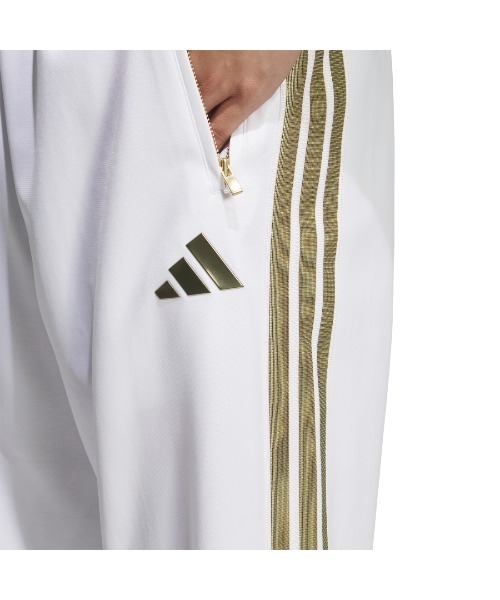 adidas（アディダス）の「アディダス adidas Staygoldレギュラーフィット フルレングス オープンヘム トラックパンツ（その他パンツ・メンズ・ブラック×ブラック/ホワイト×ゴールド/ブラック×ゴールド・S/M/L/LL/3L）」の6枚目の写真