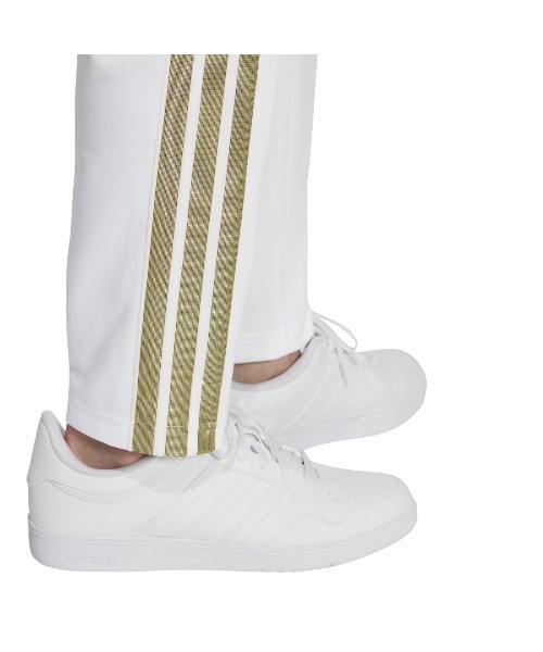 adidas（アディダス）の「アディダス adidas Staygoldレギュラーフィット フルレングス オープンヘム トラックパンツ（その他パンツ・メンズ・ブラック×ブラック/ホワイト×ゴールド/ブラック×ゴールド・S/M/L/LL/3L）」の7枚目の写真