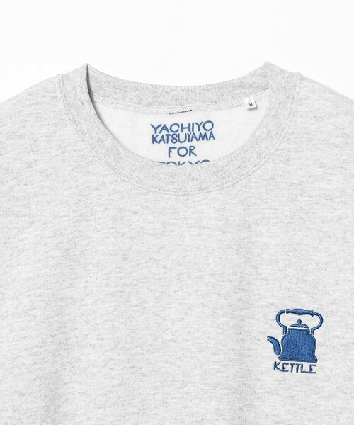 TOKYO CULTUART by BEAMS（トウキョウカルチャートバイビームス）の「勝山八千代 / 刺繍 Crew Sweat（スウェット・レディース・ライトグレー/ネイビー・SMALL/MEDIUM/LARGE/X-LARGE）」の9枚目の写真