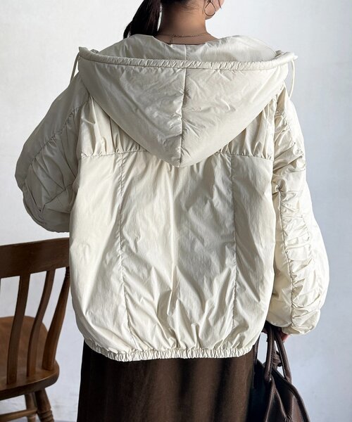 Chez toi(シェトワ)の「ティアードギャザーダウン(ダウンジャケット/コート・レディース・アイボリー/ブラック・FREE)」の4枚目の写真