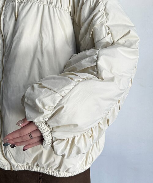 Chez toi(シェトワ)の「ティアードギャザーダウン(ダウンジャケット/コート・レディース・アイボリー/ブラック・FREE)」の13枚目の写真