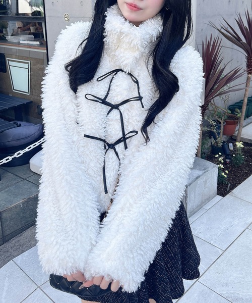 INGNI（イング）の「リボン付スタンドボアブルゾン（ブルゾン・レディース・アイボリー/ブラック/ベージュ・M）」の4枚目の写真