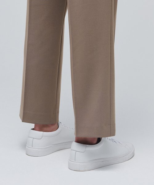 MUSINSA STANDARD（ムシンサスタンダード）の「軽量ワイド隠しバンディングクロップドスラックス[ダスティベージュ]（スラックス・メンズ・その他・33/26/27/28/29/42/36/34/32/30/31/40/38）」の8枚目の写真