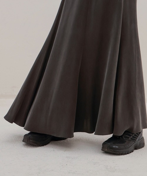 DRESSLAVE（ドレスレイブ）の「cupro panel flare skirt(キュプラパネルフレアスカート)（スカート・レディース・グレー/ホワイト・38）」の6枚目の写真