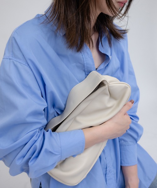 enlit(エンリット)の「【 enlit 】 ソフト ワンショルダー ボディーバッグ / ショルダーバッグ(ショルダーバッグ・レディース・アイボリー/ブラック/アッシュブラウン/ブラウン・FREE)」の5枚目の写真