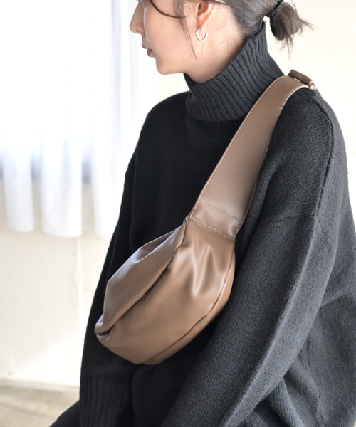 enlit(エンリット)の「【 enlit 】 ソフト ワンショルダー ボディーバッグ / ショルダーバッグ(ショルダーバッグ・レディース・アイボリー/ブラック/アッシュブラウン/ブラウン・FREE)」の17枚目の写真