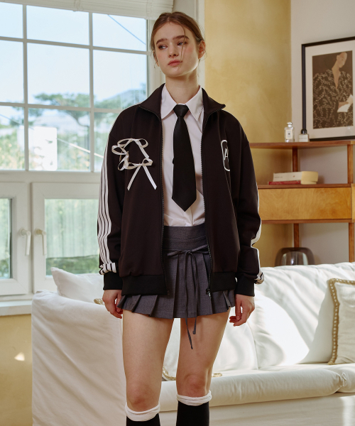 ARI(アリ)の「ARI PEACH FLEECE JERSEY TRACK TOP / BLACK(ナイロンジャケット・レディース・ブラック・FREE)」の5枚目の写真