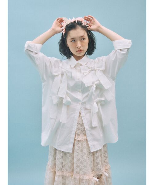 merry jenny(メリージェニー)の「bon bon ribbon shirt(シャツ/ブラウス・レディース・その他1/オフホワイト/ピンク・FREE)」の2枚目の写真