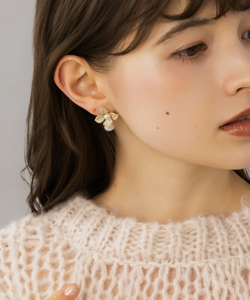 LA MUe(ラミュー)の「【LA MUE】パール×フラワー ドロップピアス(ピアス(両耳用)・レディース・シルバー/ゴールド・FREE)」の4枚目の写真