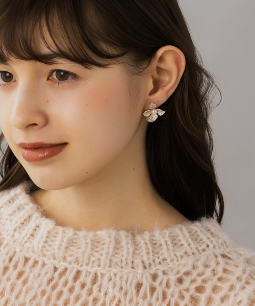 LA MUe(ラミュー)の「【LA MUE】パール×フラワー ドロップピアス(ピアス(両耳用)・レディース・シルバー/ゴールド・FREE)」の3枚目の写真