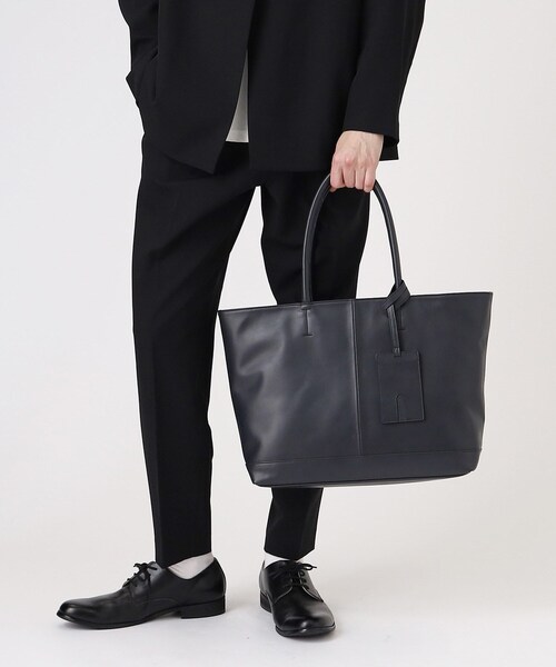 tk.TAKEO KIKUCHI（ティーケータケオキクチ）の「【WEB限定】レザートートバッグ（トートバッグ・メンズ・ブラック/ネイビー/ダークブラウン・00）」の4枚目の写真