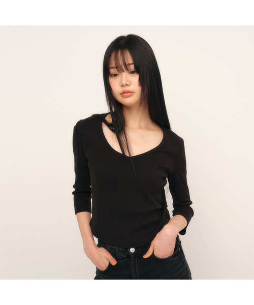 CURETTY(キュリティ)の「C 90S LINE V-NECK T-SHIRT_BLACK(Tシャツ/カットソー・レディース・ブラック・SMALL/FREE)」の1枚目の写真
