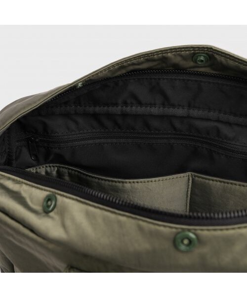 KANEITEI(カネイテイ)の「MONDO BRIEFCASE (OLIVE DRAB) / RECYCLED(ビジネスバッグ・レディース・カーキオリーブ・FREE)」の4枚目の写真