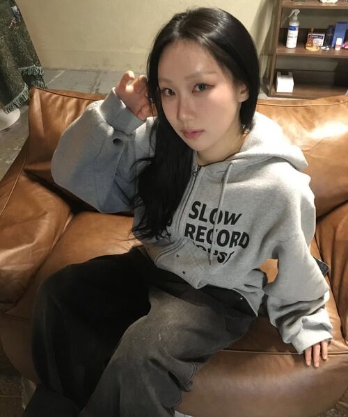 SLOW RECORD HOUSE（スローレコードハウス）の「タイポスター フードジップアップ_グレー（パーカー・レディース・その他・MEDIUM/LARGE）」の19枚目の写真