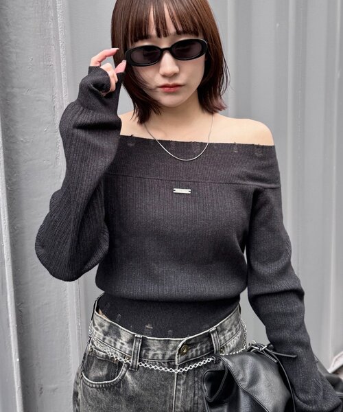 mline（エムライン）の「[mline]プレート オフショルニット（ニット/セーター・レディース・ブラック/アイボリー/グレー・FREE）」の2枚目の写真