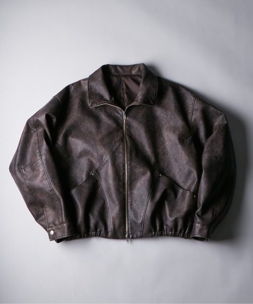 WHO'S WHO gallery(フーズフーギャラリー)の「ヴィンテージライクレザースタンドカラーブルゾン(ブルゾン・レディース・ブラウン/ブラック・FREE)」の2枚目の写真