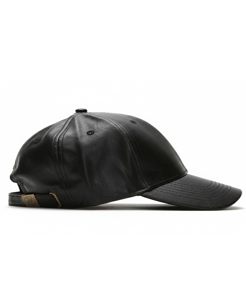 NO ID.（ノーアイディ）の「【NO ID.】Synthetic Leather 6-Panel Cap / シンセティックレザー 6パネル キャップ（キャップ・メンズ・ブラック・ONE SIZE）」の2枚目の写真