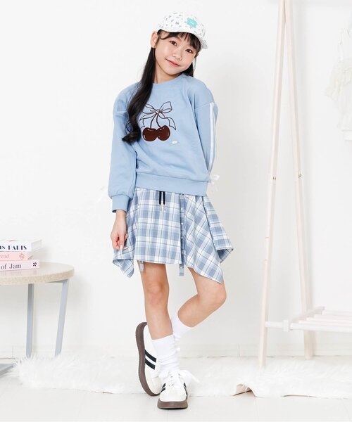 algy（アルジー）の「ラインりぼんチェリートレーナー（スウェット・キッズ・アイボリー/サックスブルー/グレー・160/150/140/130）」の4枚目の写真