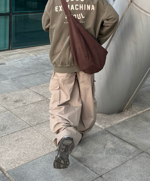 eastserviceshop(イーストサービスショップ)の「Maximal Ballon Cargo Pants - D/Beige(その他パンツ・レディース・その他・46/48/50)」の2枚目の写真