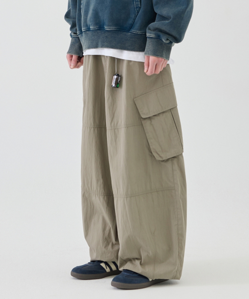 eastserviceshop(イーストサービスショップ)の「Maximal Ballon Cargo Pants - D/Beige(その他パンツ・レディース・その他・46/48/50)」の3枚目の写真