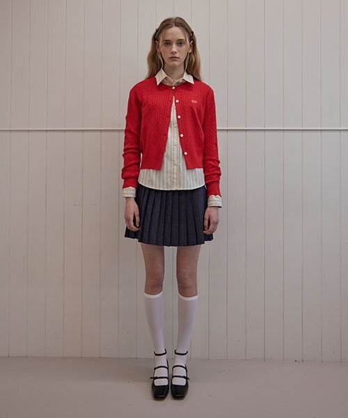 HAINT（ヘイント）の「ROYAL CROPPED CABLE CARDIGAN_2COLORS_RED（カーディガン/ボレロ・レディース・レッド・FREE）」の3枚目の写真