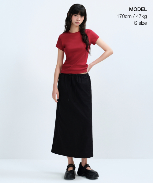 MUSINSA STANDARD WOMAN（ムシンサスタンダードウーマン）の「ウィメンズナイロンバンディングロングスカート[ブラック]（スカート・レディース・その他・SMALL/X-SMALL/MEDIUM/LARGE）」の2枚目の写真
