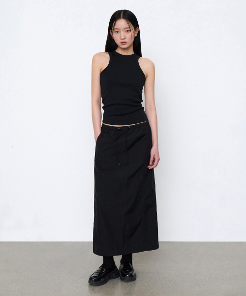 MUSINSA STANDARD WOMAN（ムシンサスタンダードウーマン）の「ウィメンズナイロンバンディングロングスカート[ブラック]（スカート・レディース・その他・SMALL/X-SMALL/MEDIUM/LARGE）」の3枚目の写真