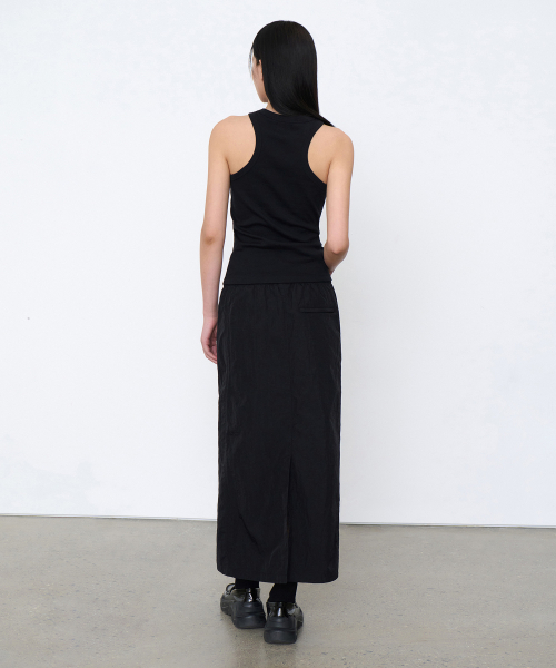 MUSINSA STANDARD WOMAN（ムシンサスタンダードウーマン）の「ウィメンズナイロンバンディングロングスカート[ブラック]（スカート・レディース・その他・SMALL/X-SMALL/MEDIUM/LARGE）」の5枚目の写真