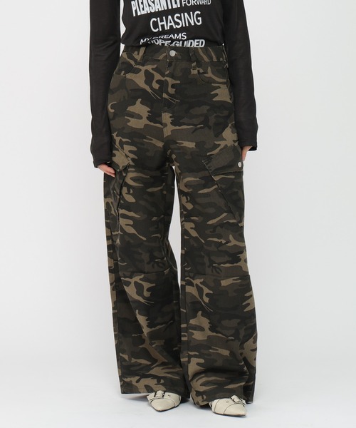 3.3 Field Trip （3.3フィールドトリップ）の「3.3 Field Trip／カモフラカーゴパンツ（カーゴパンツ・レディース・ブラウン系カモフラージュ/カモフラージュ・MEDIUM）」の2枚目の写真