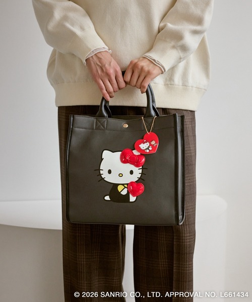ハローキティコラボ(ハローキティコラボ)の「【ROPE' PICNIC×ハローキティ】アクリルチャーム付きトートバッグ(トートバッグ・レディース・キナリ/チャコールグレー・FREE)」の6枚目の写真