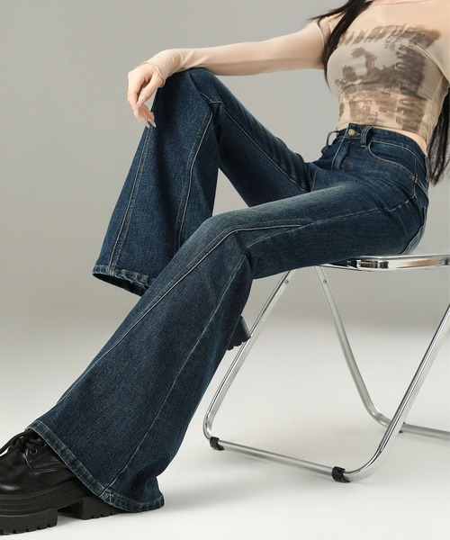 aimoha(アイモハ)の「ウォッシュデニムフレアパンツ(デニムパンツ・レディース・ライトブルー/インディゴブルー・L/M/S)」の2枚目の写真
