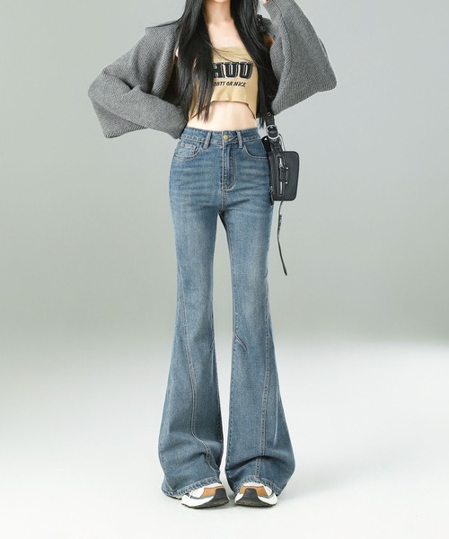 aimoha(アイモハ)の「ウォッシュデニムフレアパンツ(デニムパンツ・レディース・ライトブルー/インディゴブルー・L/M/S)」の14枚目の写真