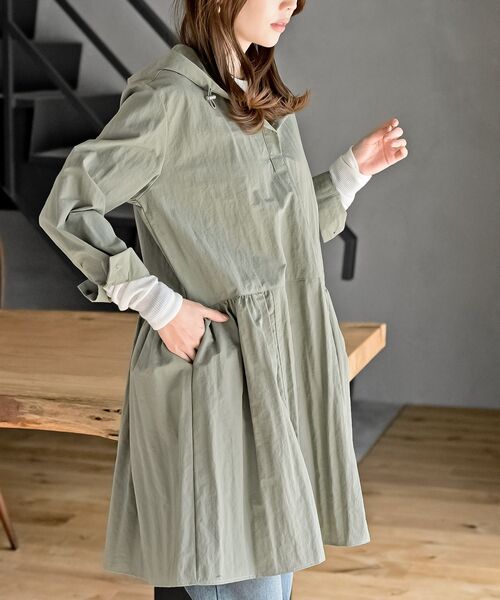 rps(アールピーエス)の「ナイロンフードワンピース(ワンピース・レディース・ベージュ/ネイビー/ライトカーキ・フリー)」の3枚目の写真