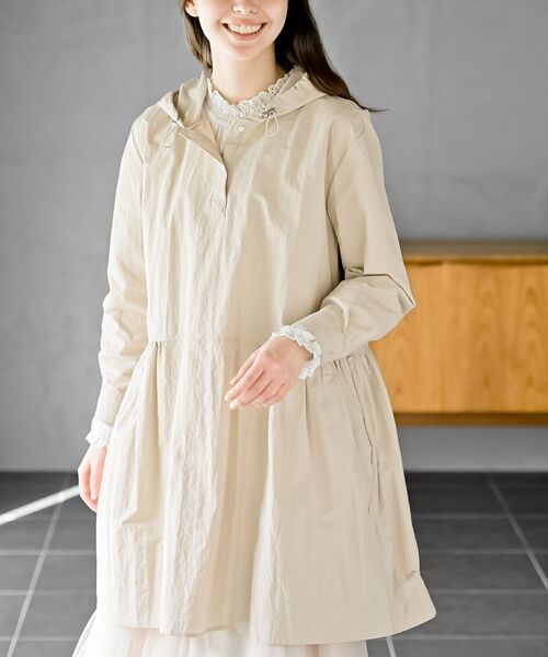 rps(アールピーエス)の「ナイロンフードワンピース(ワンピース・レディース・ベージュ/ネイビー/ライトカーキ・フリー)」の7枚目の写真