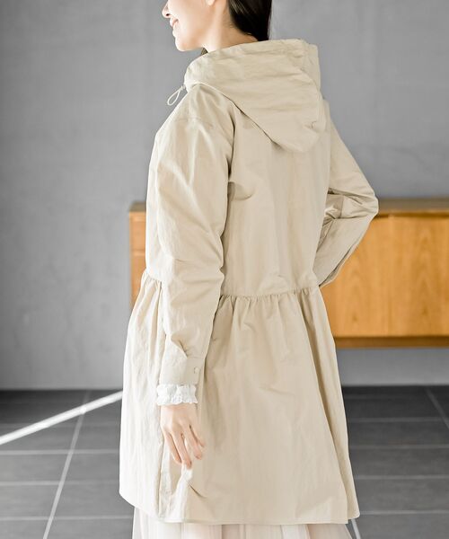 rps(アールピーエス)の「ナイロンフードワンピース(ワンピース・レディース・ベージュ/ネイビー/ライトカーキ・フリー)」の8枚目の写真