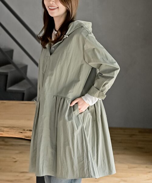 rps(アールピーエス)の「ナイロンフードワンピース(ワンピース・レディース・ベージュ/ネイビー/ライトカーキ・フリー)」の15枚目の写真