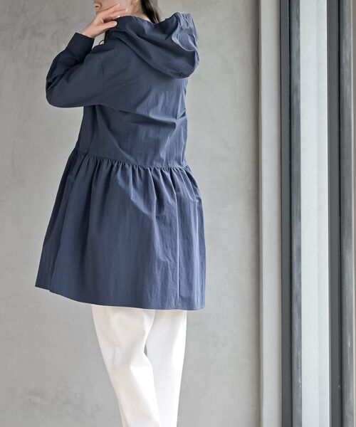 rps(アールピーエス)の「ナイロンフードワンピース(ワンピース・レディース・ベージュ/ネイビー/ライトカーキ・フリー)」の19枚目の写真