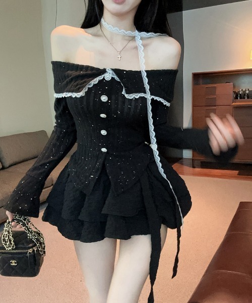 REMUR(レミュール)の「オフショルラメリブトップス レースチョーカー付き(ニット/セーター・レディース・パープル/グレイッシュブルー/ブラック・FREE)」の1枚目の写真