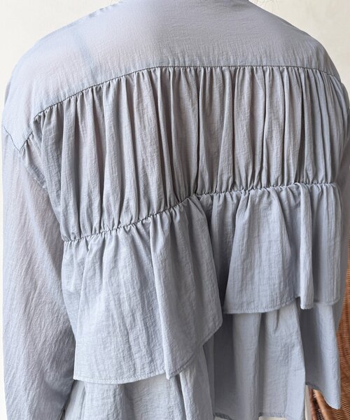 DouDou(ドゥドゥ)の「【完売カラー再追加!/WEB限定】ラッフルブラウス(シャツ/ブラウス・レディース・オフホワイト/グレー/ブラック/ブルー/ブラウン・FREE)」の6枚目の写真