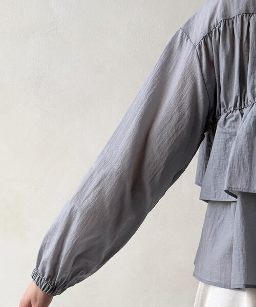 DouDou(ドゥドゥ)の「【完売カラー再追加!/WEB限定】ラッフルブラウス(シャツ/ブラウス・レディース・オフホワイト/グレー/ブラック/ブルー/ブラウン・FREE)」の8枚目の写真