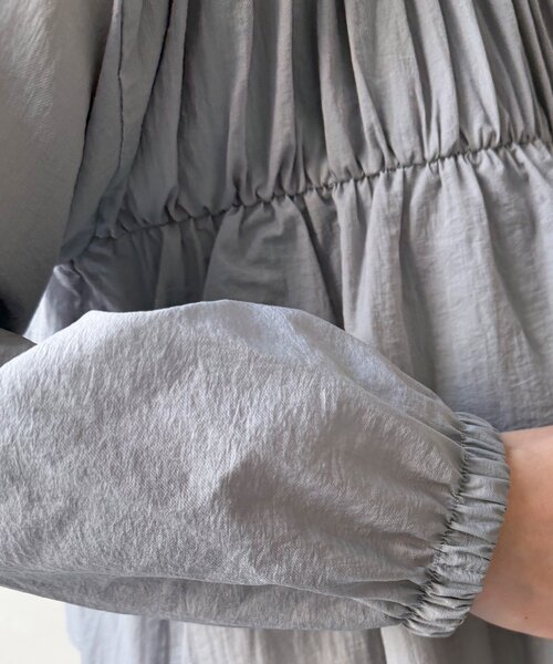 DouDou(ドゥドゥ)の「【完売カラー再追加!/WEB限定】ラッフルブラウス(シャツ/ブラウス・レディース・オフホワイト/グレー/ブラック/ブルー/ブラウン・FREE)」の9枚目の写真