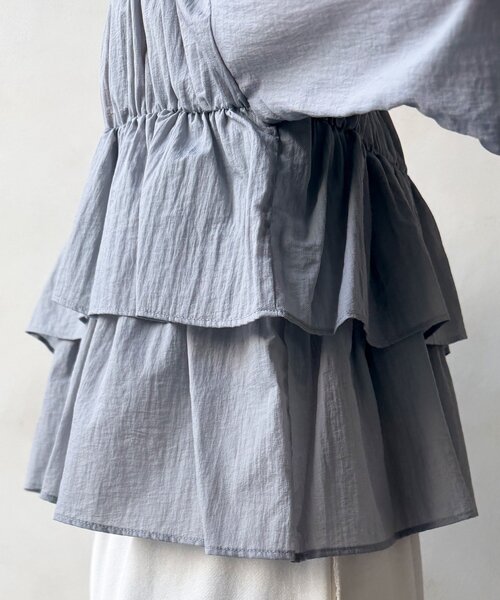 DouDou(ドゥドゥ)の「【完売カラー再追加!/WEB限定】ラッフルブラウス(シャツ/ブラウス・レディース・オフホワイト/グレー/ブラック/ブルー/ブラウン・FREE)」の10枚目の写真