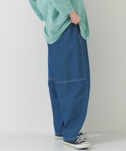 OMNES（オムネス）の「ウォッシュ加工切替バレルレッグデニムパンツ（デニムパンツ・レディース・ブルー/ライトブルー/インディゴブルー・MEDIUM/LARGE）」の10枚目の写真