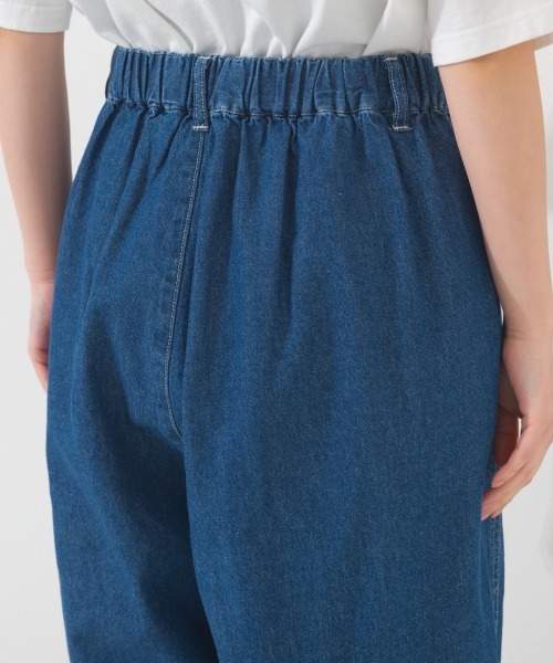 OMNES（オムネス）の「ウォッシュ加工切替バレルレッグデニムパンツ（デニムパンツ・レディース・ブルー/ライトブルー/インディゴブルー・MEDIUM/LARGE）」の20枚目の写真