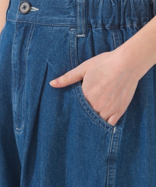 OMNES（オムネス）の「ウォッシュ加工切替バレルレッグデニムパンツ（デニムパンツ・レディース・ブルー/ライトブルー/インディゴブルー・MEDIUM/LARGE）」の21枚目の写真
