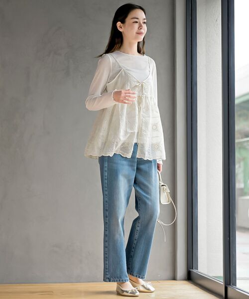 rps（アールピーエス）の「花柄刺繍前開きダブルリボンキャミソール（キャミソール・レディース・アイボリー・フリー）」の2枚目の写真