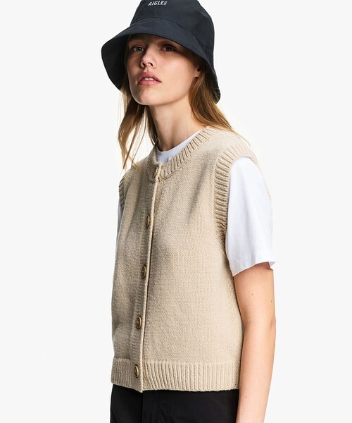 AIGLE(エーグル)の「ノースリーブ ニットベスト(ベスト・レディース・ダークネイビー/ベージュ・S/M)」の1枚目の写真
