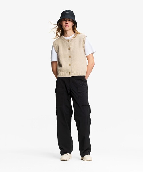 AIGLE(エーグル)の「ノースリーブ ニットベスト(ベスト・レディース・ダークネイビー/ベージュ・S/M)」の8枚目の写真