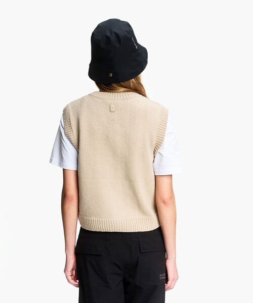 AIGLE(エーグル)の「ノースリーブ ニットベスト(ベスト・レディース・ダークネイビー/ベージュ・S/M)」の11枚目の写真