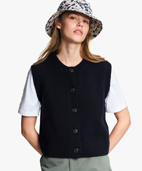 AIGLE(エーグル)の「ノースリーブ ニットベスト(ベスト・レディース・ダークネイビー/ベージュ・S/M)」の4枚目の写真
